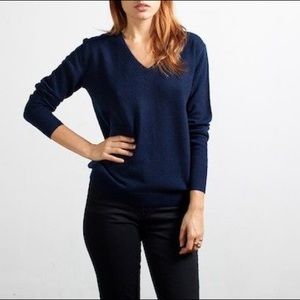 NWT Navy blue cashmere v-neck sweater